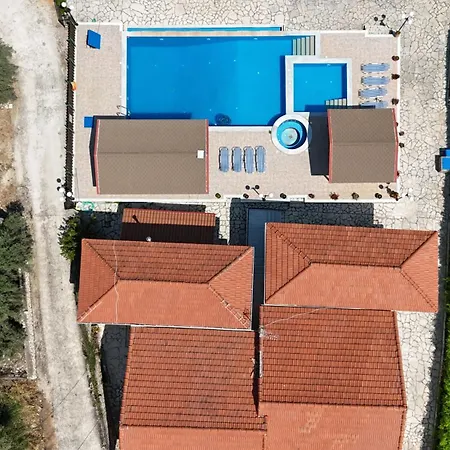 Amarandos Apartahotel 3*