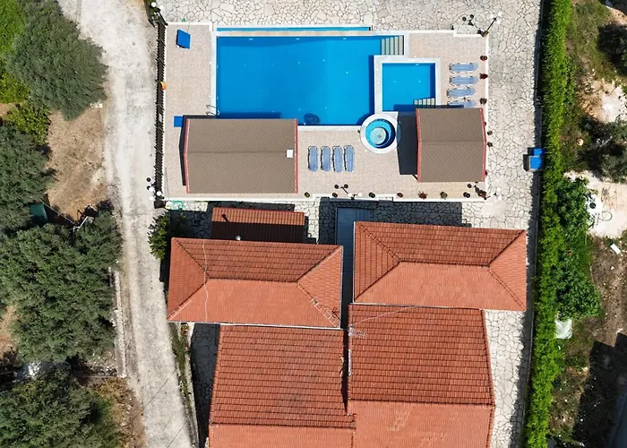 Amarandos Aparthotel 3*